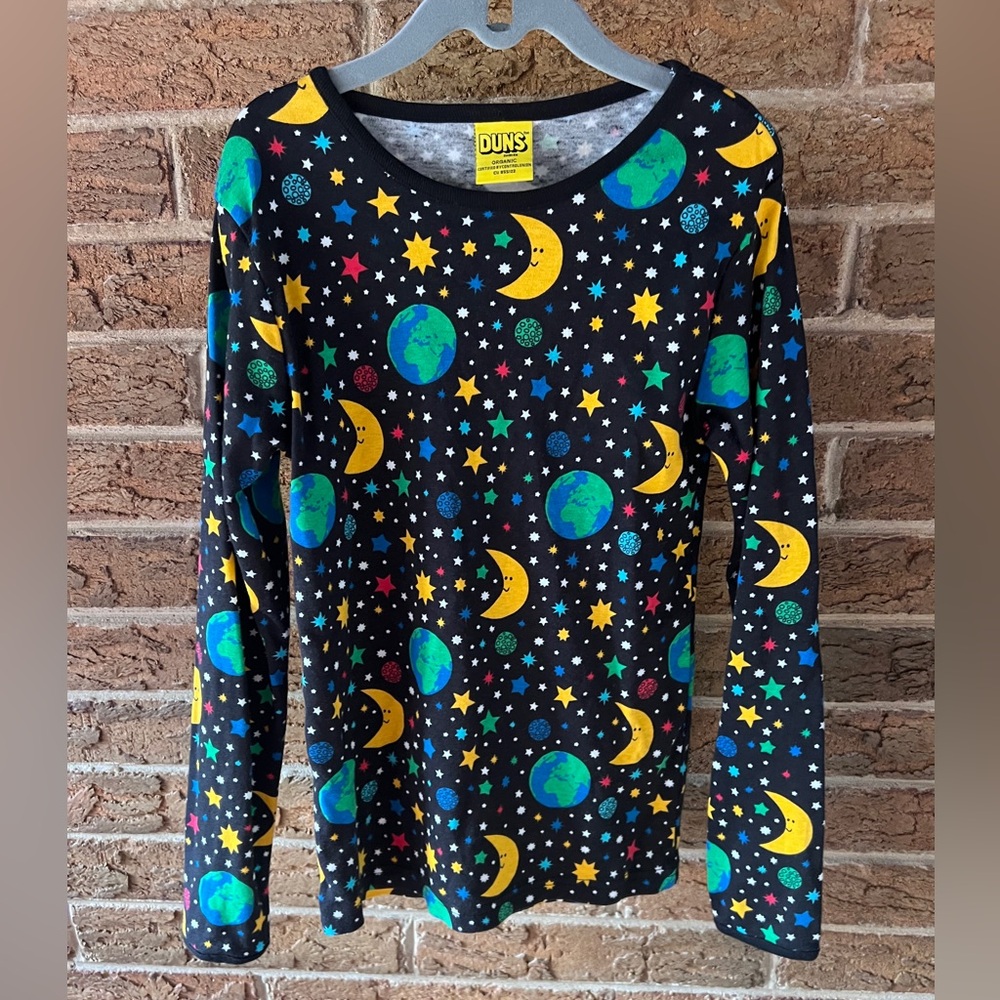 DUNS Sweden Sz 128 (7-8) Organic Cotton Mother Earth Print  Long Sleeve Space